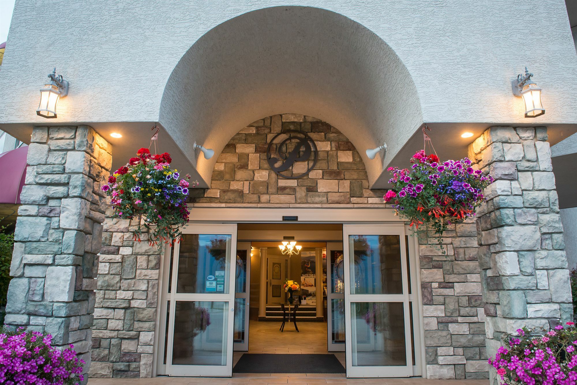 Hilltop Inn - Salmon Arm Eksteriør bilde
