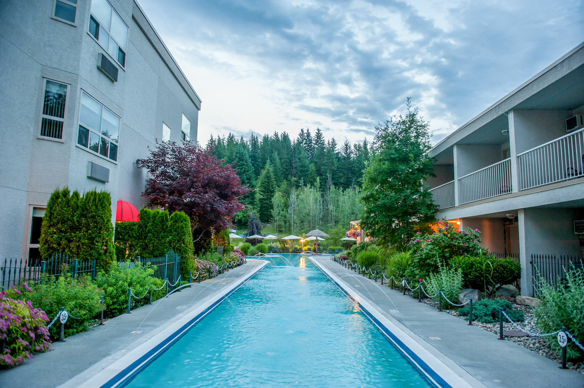 Hilltop Inn - Salmon Arm Eksteriør bilde