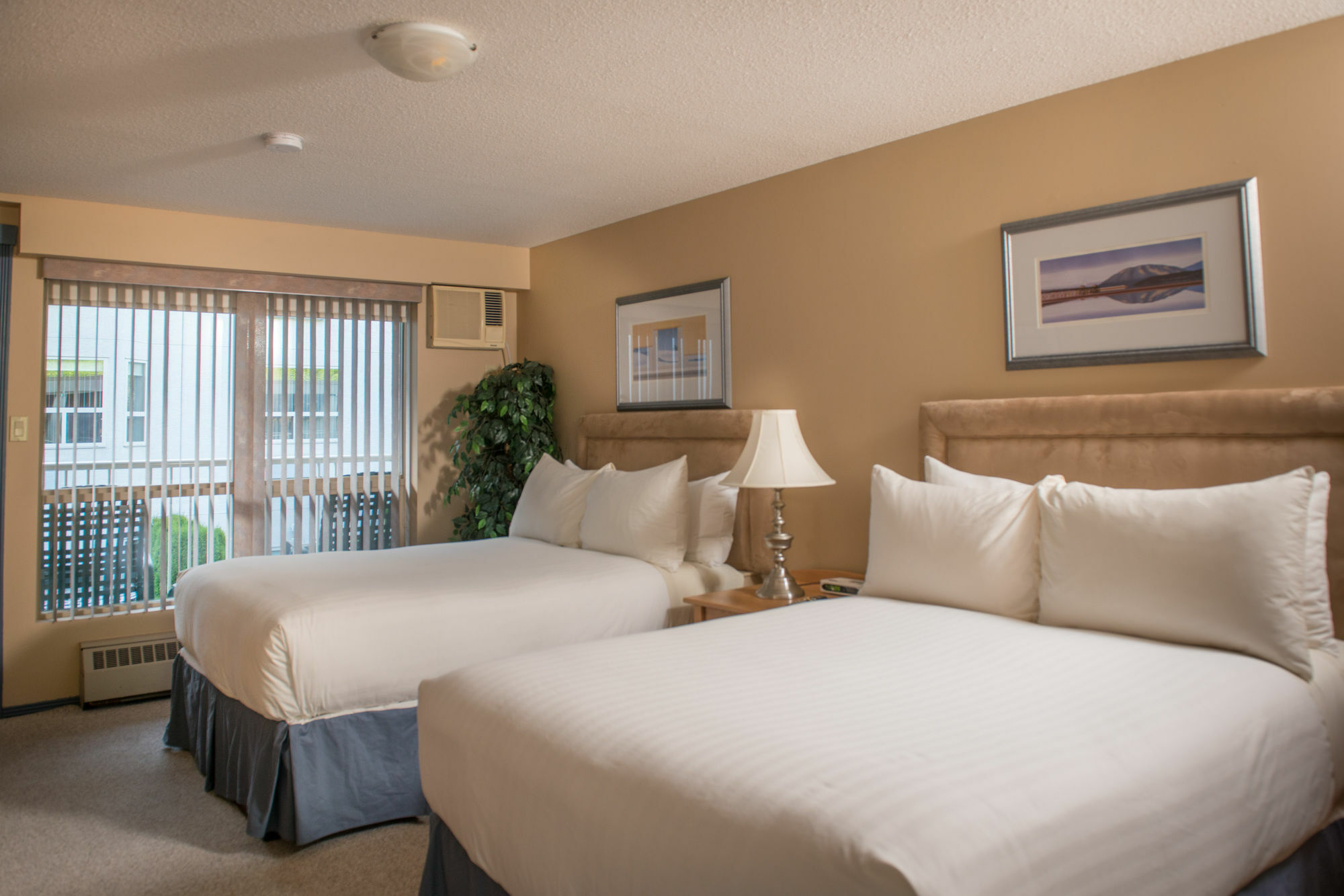 Hilltop Inn - Salmon Arm Eksteriør bilde